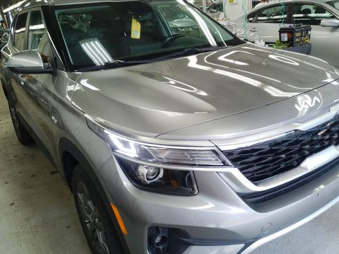 Used 2023 Kia Seltos S AWD/4WD image 3