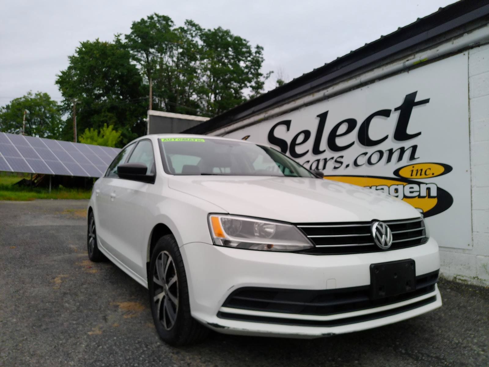 Used 2016 Volkswagen Jetta SE FWD image 1