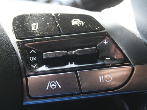 Used 2025 Hyundai Elantra Sport FWD image 29