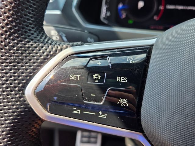 Used 2022 Volkswagen Tiguan SEL R-Line AWD/4WD image 26