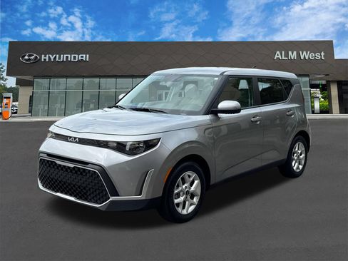 Used 2025 Kia Soul LX w/ LX Technology Package FWD image 1