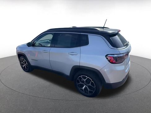 Used 2025 Jeep Compass Limited image 10