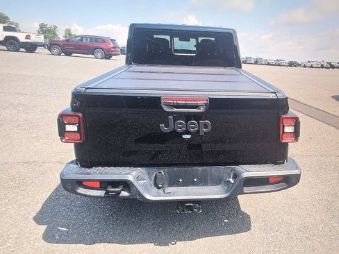Used 2024 Jeep Gladiator Sport w/ Premium Package AWD/4WD image 11