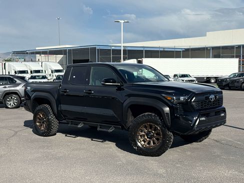 Used 2025 Toyota Tacoma TRD Off-Road w/ TRD Off Road Premium Package AWD/4WD image 1