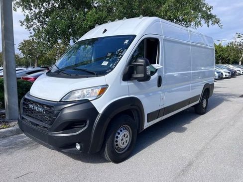 Used 2025 RAM ProMaster 2500 w/ Convenience Group FWD image 3