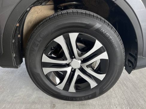 Used 2015 Toyota RAV4 LE AWD/4WD image 28