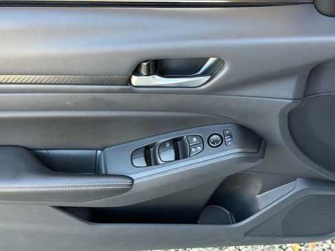 Used 2025 Nissan Altima 2.5 SV image 3