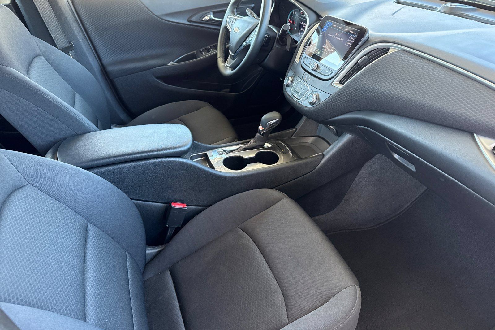 Used 2025 Chevrolet Malibu RS FWD image 23