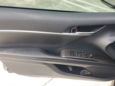 Used 2023 Toyota Camry SE image 18