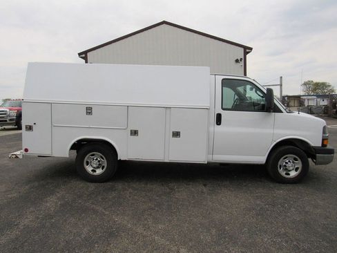 Used 2021 Chevrolet Express 3500 w/ Power Convenience Package RWD image 2