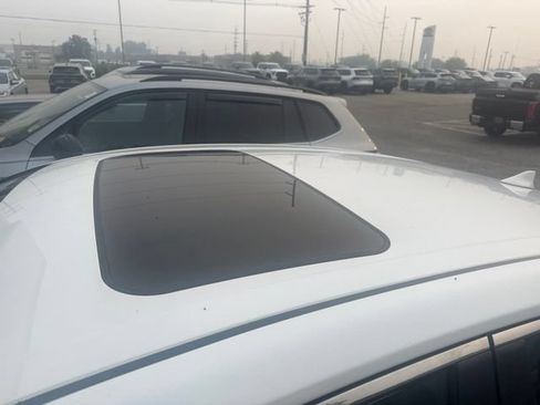 Used 2023 Toyota Camry SE w/ Cold Weather Package FWD image 10
