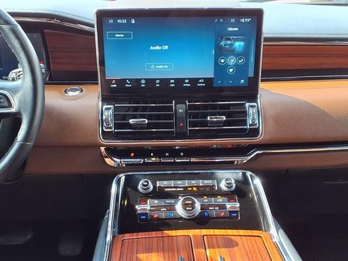 Certified 2024 Lincoln Navigator Reserve AWD/4WD image 9
