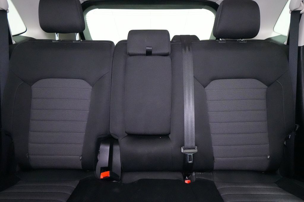 Used 2020 Ford Edge SE AWD/4WD image 16