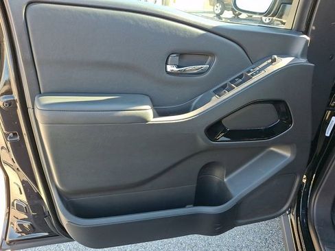 Used 2023 Nissan Frontier SV w/ Midnight Edition Package image 12