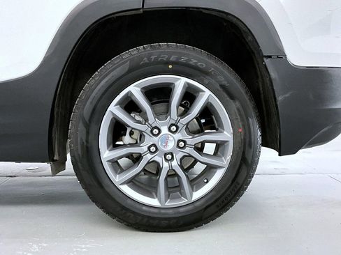 Certified 2024 GMC Terrain SLT image 22