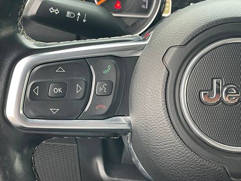 Used 2020 Jeep Gladiator Overland AWD/4WD image 18