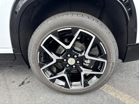 New 2026 Chevrolet Traverse High Country w/ LPO, Floor Liner Package FWD image 21