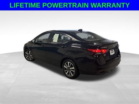 Used 2023 Nissan Versa SV image 3