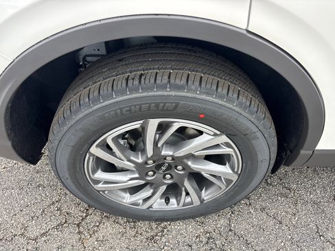 New 2026 Lincoln Corsair Premiere image 10