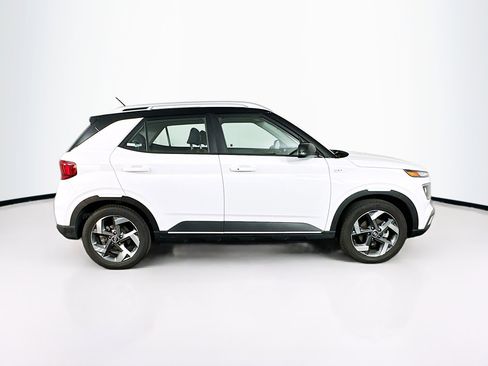 Used 2025 Hyundai Venue Limited image 10
