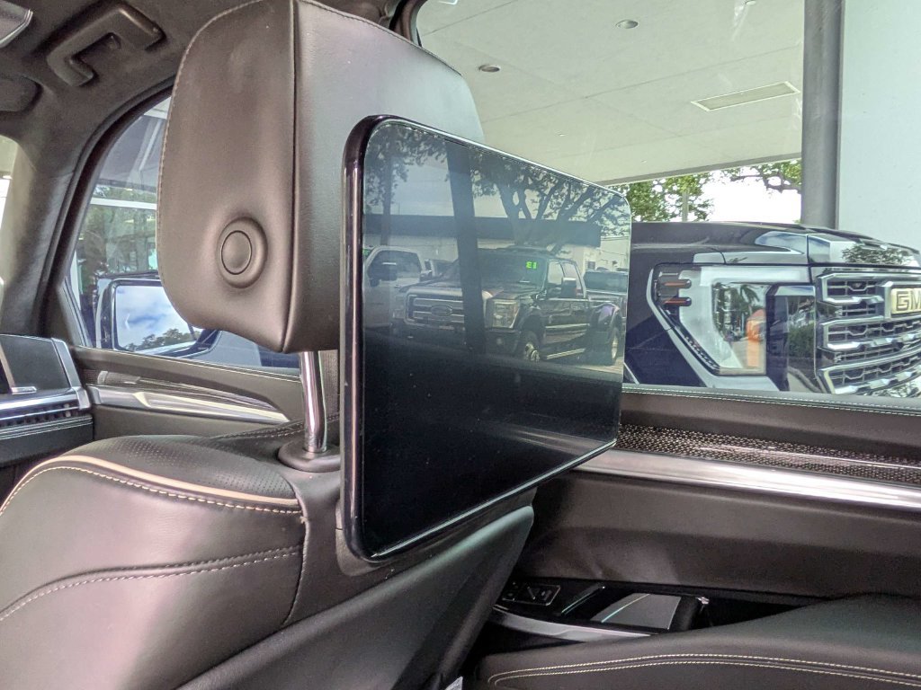 Used 2025 Cadillac Escalade V AWD/4WD image 24
