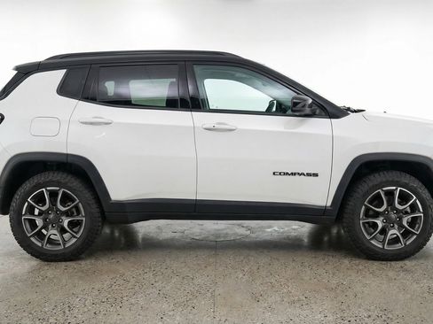 Used 2025 Jeep Compass Trailhawk w/ Trailer Tow Group AWD/4WD image 11