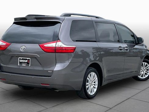 Used 2017 Toyota Sienna XLE FWD image 13