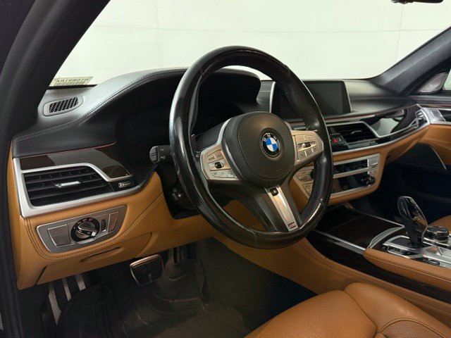 Used 2022 BMW 740i w/ M Sport Package RWD image 5