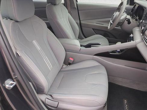 Used 2023 Hyundai Elantra SEL w/ Preferred Accessory Package image 20