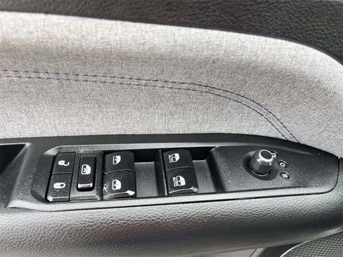 Used 2024 Jeep Compass Latitude image 12