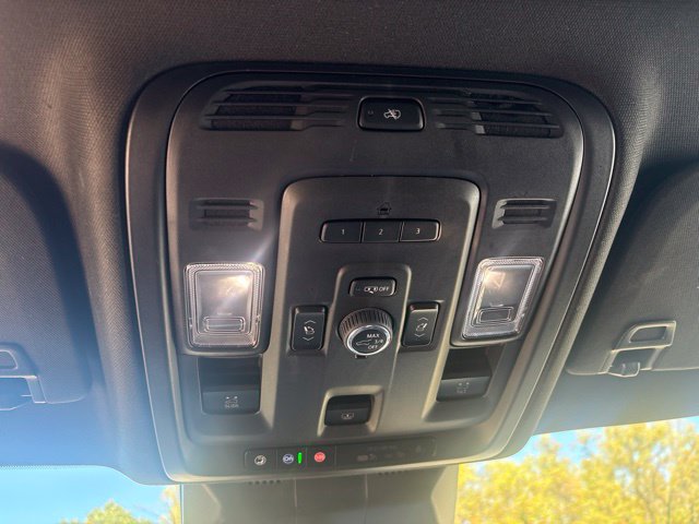 Used 2023 Cadillac Escalade ESV Premium Luxury w/ LPO, Floor Liner Package AWD/4WD image 5