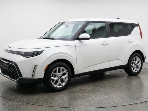 Used 2025 Kia Soul LX w/ LX Technology Package image 3
