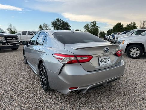 Used 2020 Toyota Camry SE FWD image 8