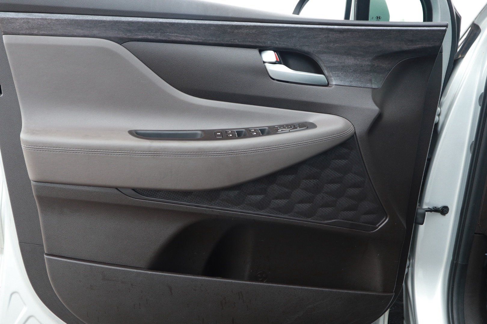 Used 2020 Hyundai Santa Fe SE FWD image 22