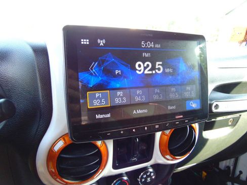 Used 2016 Jeep Wrangler Unlimited Sport w/ Connectivity Group AWD/4WD image 23