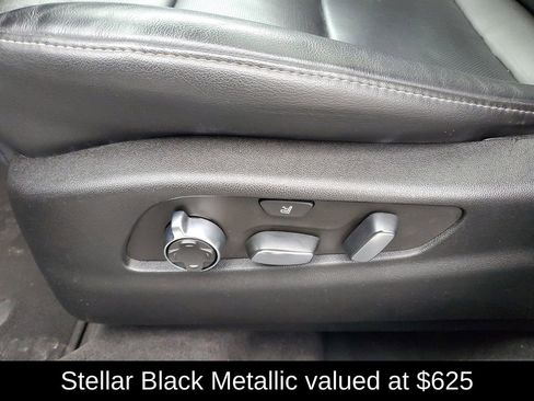 Used 2022 Cadillac XT4 Premium Luxury w/ Enhanced Visibility Package image 9