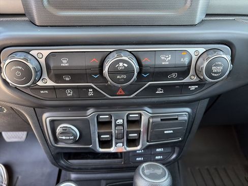 Used 2022 Jeep Wrangler Unlimited Sport image 25