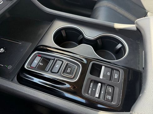 Used 2023 Honda Pilot Touring image 17