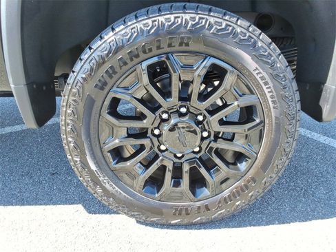 Used 2025 Chevrolet Silverado 2500 High Country w/ Technology Package image 14