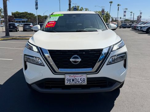 Used 2023 Nissan Rogue SV FWD image 2