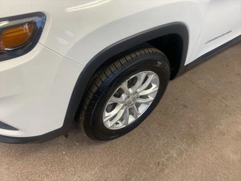 Certified 2022 Jeep Cherokee Latitude Lux w/ Sun & Sound Group image 4