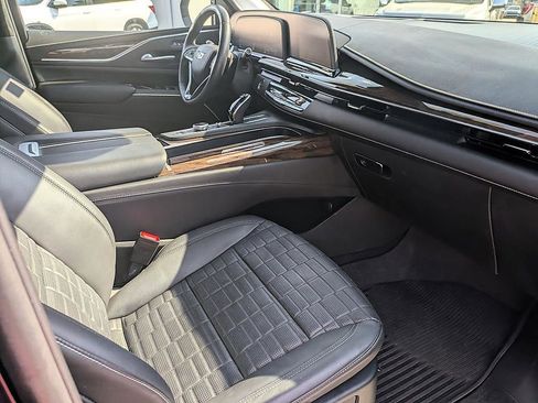 Certified 2024 Cadillac Escalade Premium Luxury Platinum AWD/4WD image 42