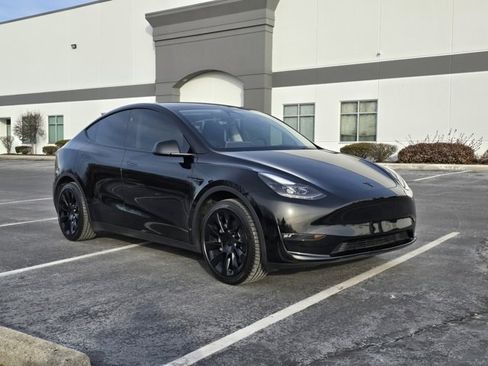 Used 2023 Tesla Model Y Long Range image 59