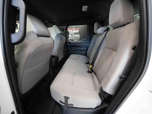 Certified 2025 Toyota Tacoma SR5 AWD/4WD image 24