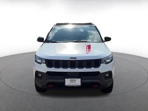 Used 2025 Jeep Compass Trailhawk AWD/4WD image 4