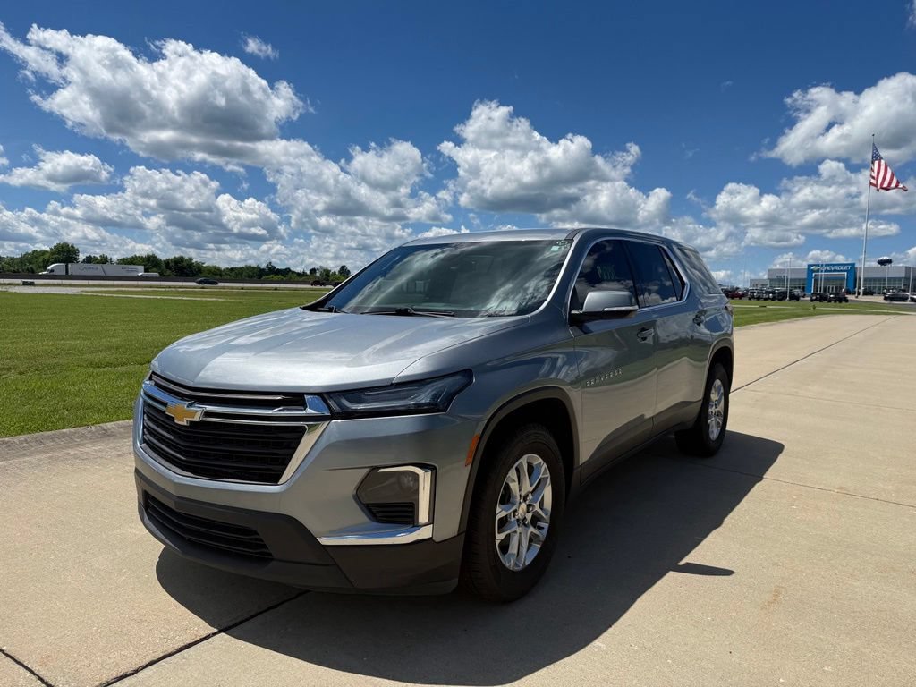 Used 2023 Chevrolet Traverse LS w/ Safety Package FWD image 9