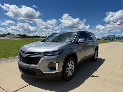 Used 2023 Chevrolet Traverse LS w/ Safety Package FWD image 9