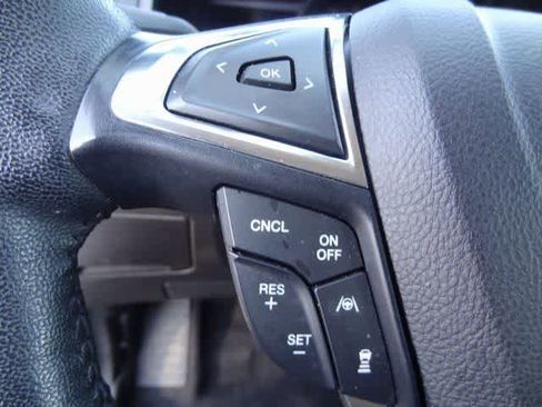 Used 2023 Ford Edge SEL image 13