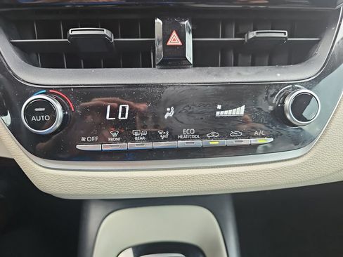 Used 2021 Toyota Corolla LE FWD image 16