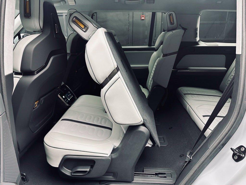 Used 2024 Rivian R1S Adventure Dual AWD/4WD image 27